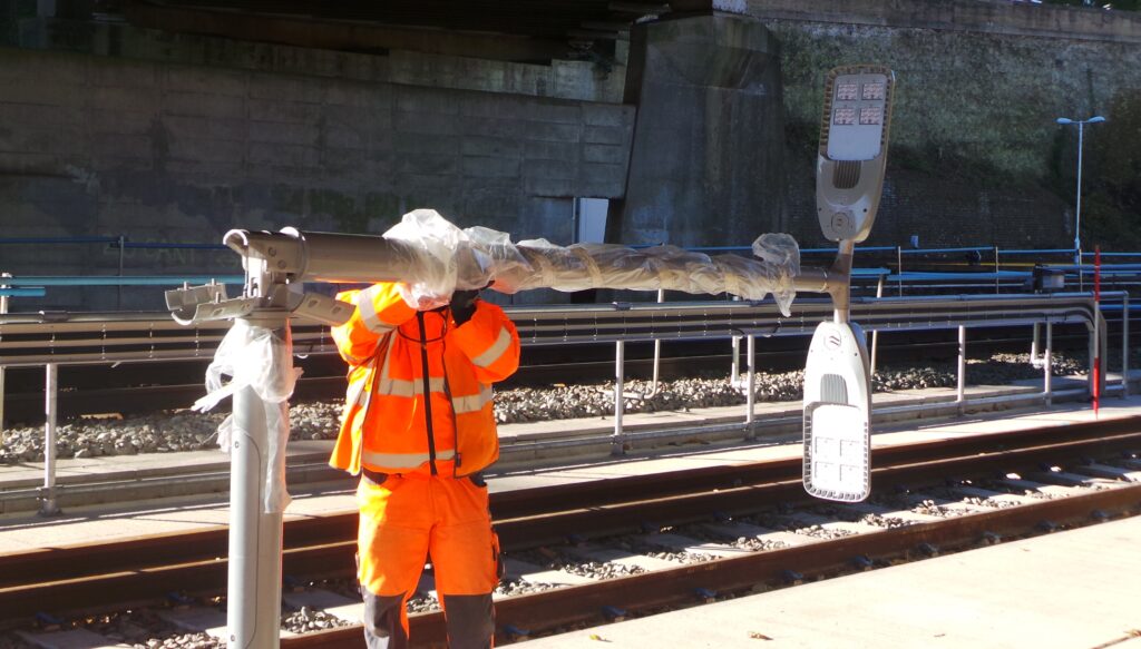 'raise and lower lighting' system